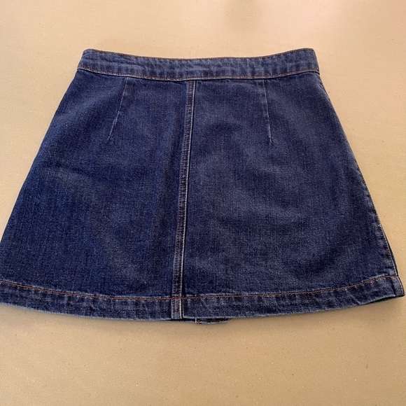 TopShop Denim Miniskirt, embroidered with flowers, brand new! Size 4. - Picture 3 of 8